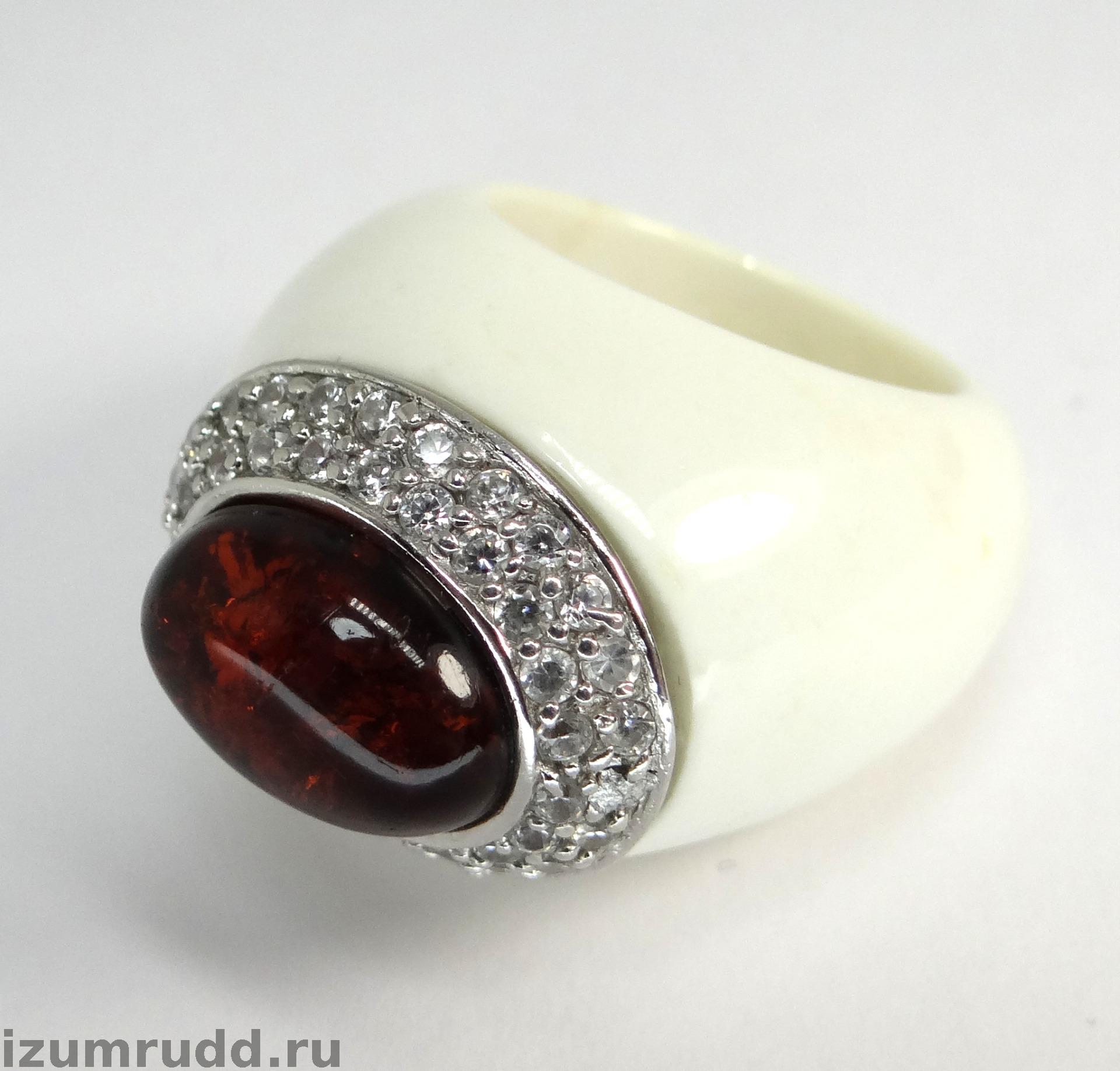 Крупное пластиковое кольцо с янтарем и цирконами